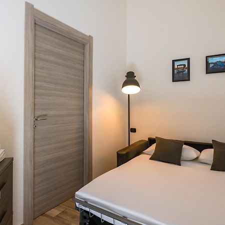 Palazzo Mormando - Modern Apartment نابولي المظهر الخارجي الصورة